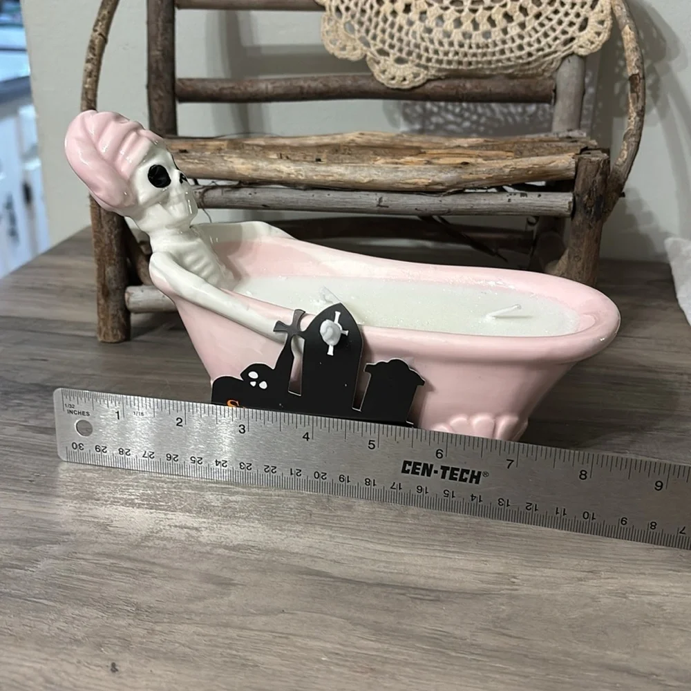 NEW Skull & Bones Skeleton in a Pink Bathtub Summerween Halloween Candle